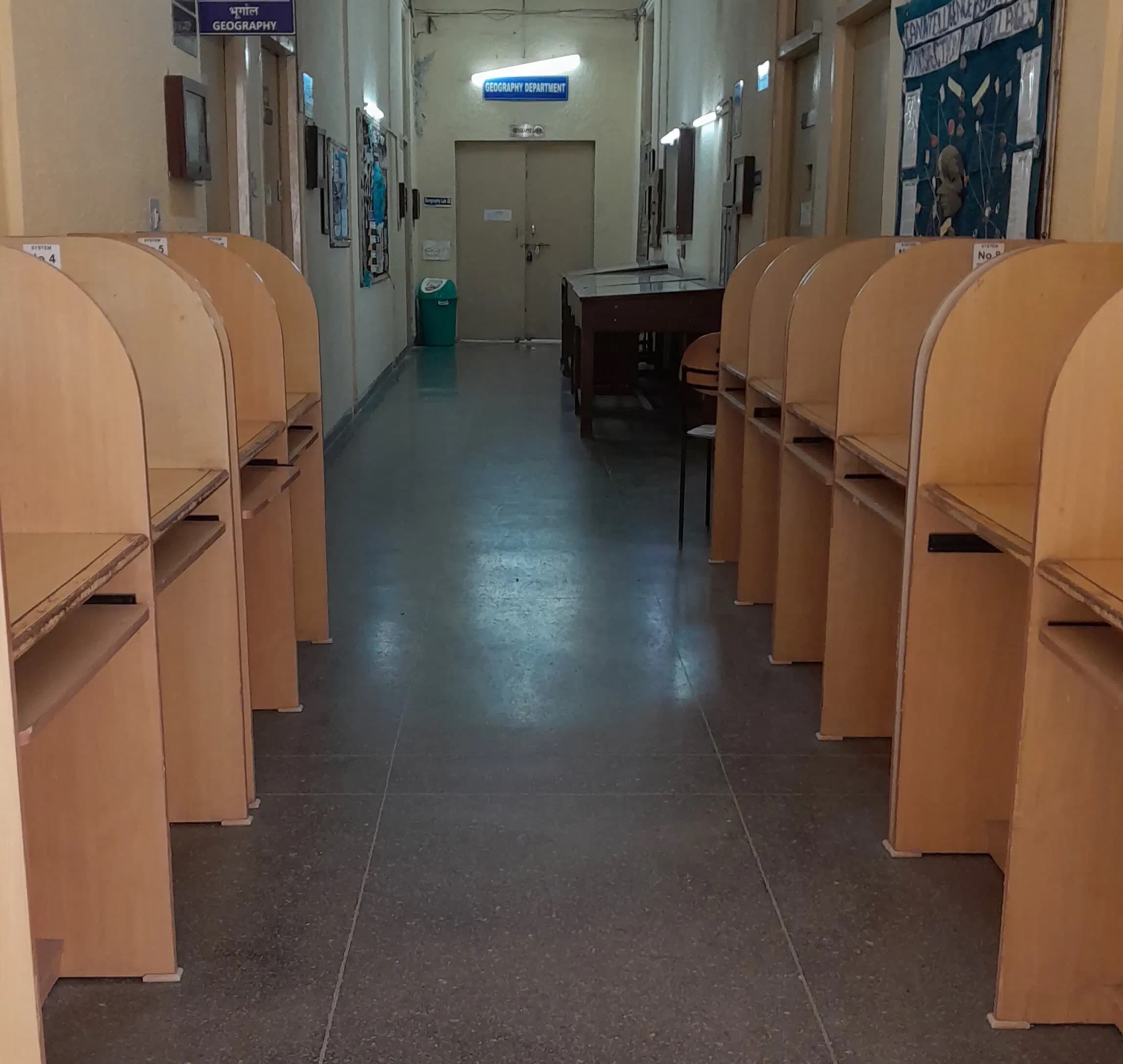 Kamala Nehru College Academic Building photo 12